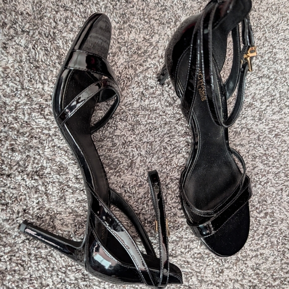 Michael Kors Strappy Black Patent Faux Leather Open Toe Heels (Size 7) - Picture 6 of 10